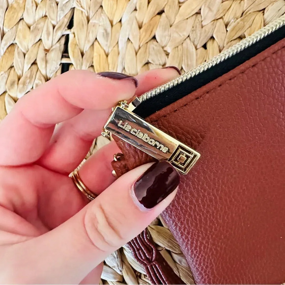 New Liz Claiborne Wristlet Charging Wallet Clutch - Picture 2 of 6